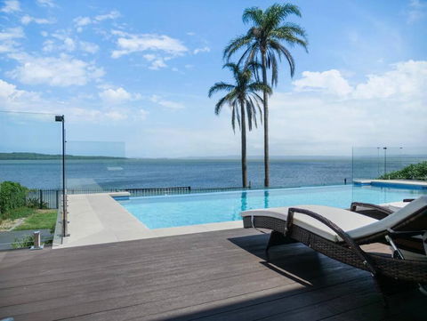 Panoramic Lakefront 6 BDRM Villa - Accommodation Search 0