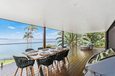 Panoramic Lakefront 6 BDRM Villa - Accommodation Search 2