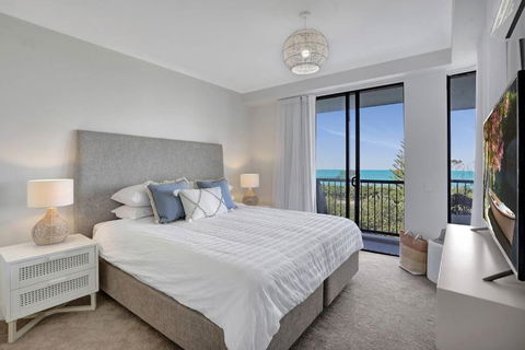 Panoramic Ocean View 2 Bed 2 Bath - Accommodation Search 1