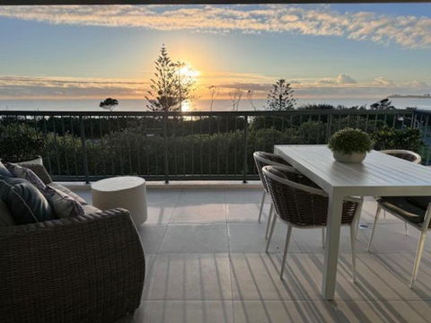 Panoramic Ocean View 2 Bed 2 Bath - Accommodation Search 0