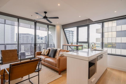 Panoramic View - Albert Park Lake & Shrine Views - Accommodation Search 1