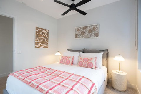 Panoramic View - Albert Park Lake & Shrine Views - Accommodation Search 3