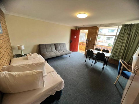 Paramount Motel - Accommodation Search 1