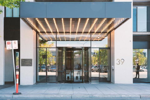 Patio Mt View 1BR Apt In CBD Near ANU And Museum With Free Parking And WiFi - Accommodation Search 0