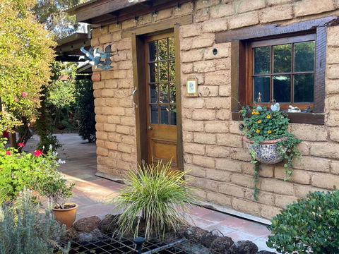Patricias Garden Studio - Accommodation Search 1
