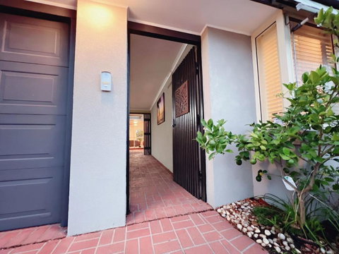 Patterson Lakes Charming 2 Bedroom House / VPL244 - Accommodation Search 1