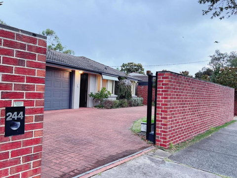 Patterson Lakes Charming 2 Bedroom House / VPL244 - Accommodation Search 2