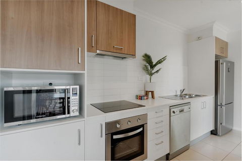 Peaceful 1-Bed Apartment Close To Lonsdale St - Accommodation Search 1