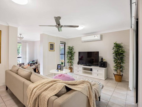 Peaceful Family Entertained House At Parkinson - Accommodation Search 0