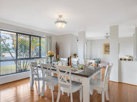 Peaceful Family Entertained House At Parkinson - Accommodation Search 1