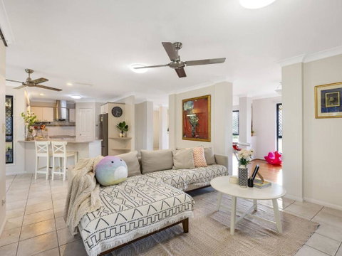 Peaceful Family Entertained House At Parkinson - Accommodation Search 2