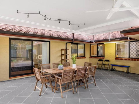 Peaceful Family Entertained House At Parkinson - Accommodation Search 3