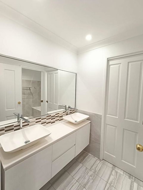 Peaceful Room In Modern Baulkham Hills Home - BH3 - Accommodation Search 3