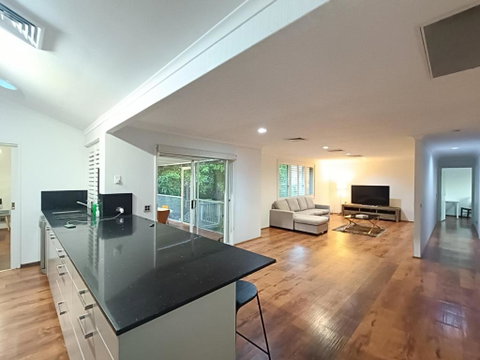 Peaceful Room In Modern Baulkham Hills Home - BH3 - Accommodation Search 1