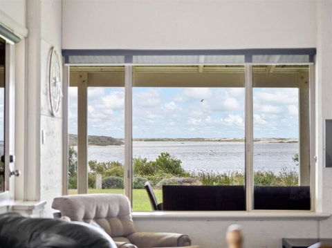 Pelicans View A Riverside Retreat - Accommodation Search 3