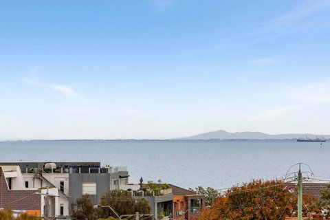 Penthouse In Sandringham With Panoramic Bay Views - Accommodation Search 1