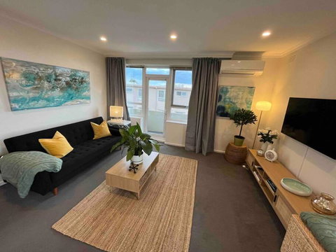 Penthouse In Sandringham With Panoramic Bay Views - Accommodation Search 3