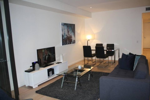 Perfect Large One Bedroom Plus Study - ALB09518 - Accommodation Search 0