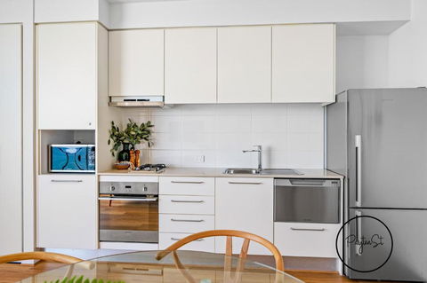 Perfect Penthouse - WiFi Included - Accommodation Search 3