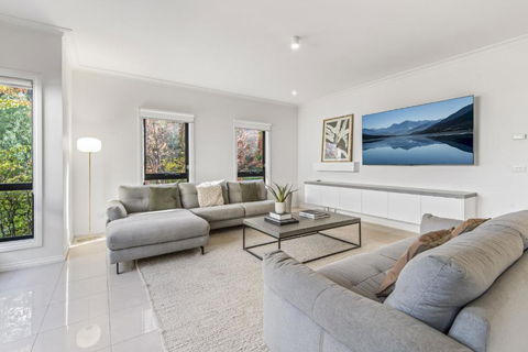 Perfectly Located 4-Bed House In Kensington - Accommodation Search 0