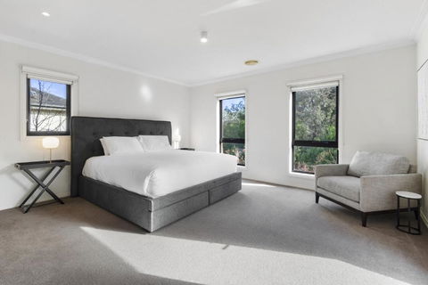 Perfectly Located 4-Bed House In Kensington - Accommodation Search 1