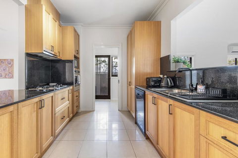 Perfectly Located 4-Bed House In Kensington - Accommodation Search 2