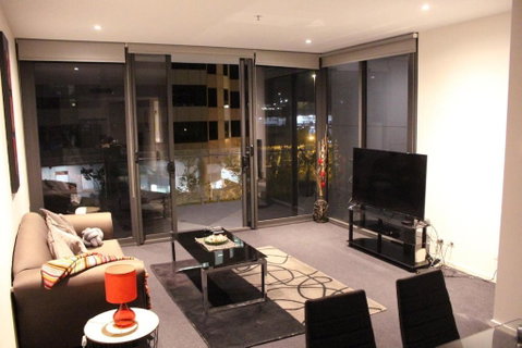 Perfectly Located Modern Apartment - Canberra CBD - Accommodation Search 1