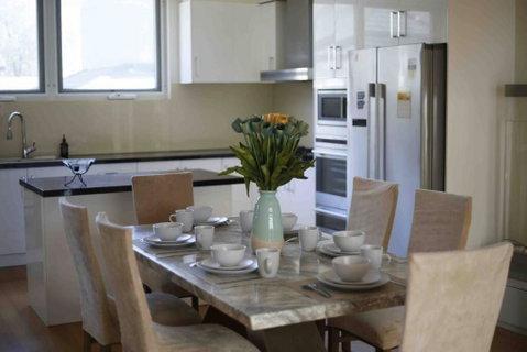 Perfectly Modern Living Home In Burwood - Accommodation Search 0