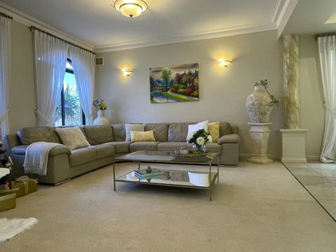 Perth 2-Story, Views, BBQ & More - Accommodation Search 2