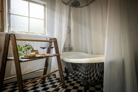 Pet-Friendly Blue Mountains Cottage With Indoor Fireplace - Accommodation Search 1