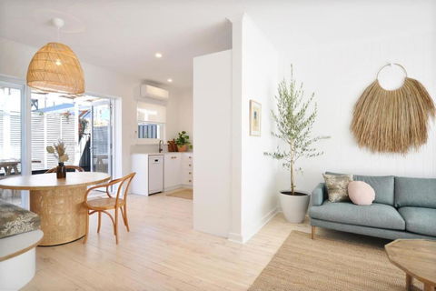 Pine At Arlos Glenelg South - Accommodation Search 3