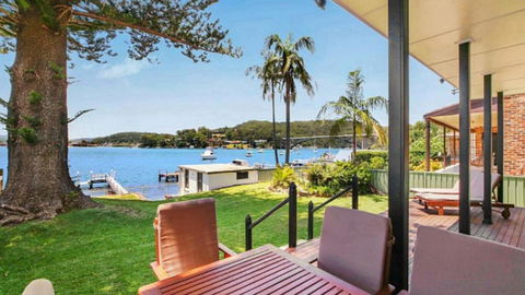 Pine Tree Cottage - Waterfront - Accommodation Search 0
