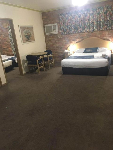 Pines Country Club Motor Inn - Accommodation Search 2