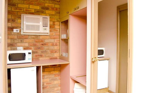 Pines Country Club Motor Inn - Accommodation Search 1