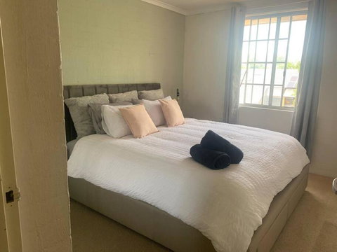 Plush 2 Bedroom Apartment Kingston - Accommodation Search 1
