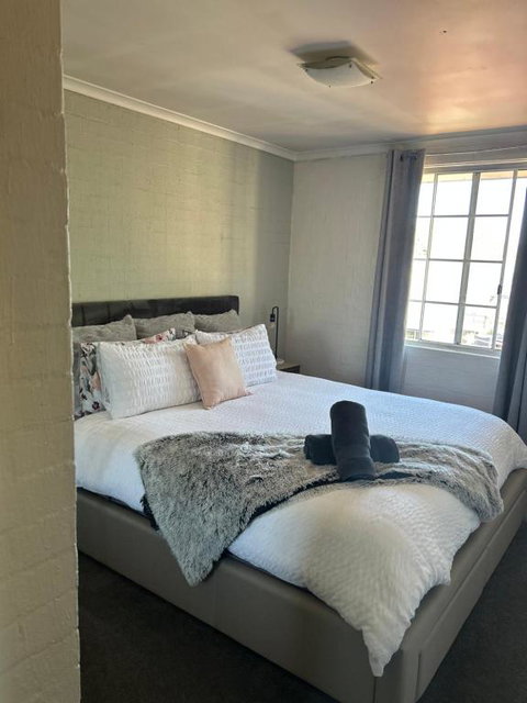 Plush 2 Bedroom Apartment Kingston - Accommodation Search 0