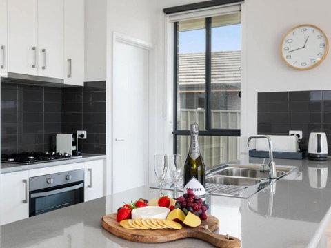 Putters Paradise 25-30 Troon Drive - Accommodation Search 3