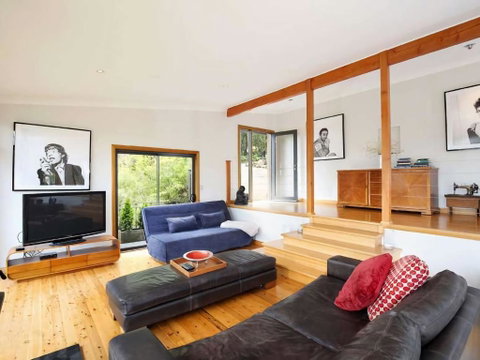 Postcards From The Edge - Accommodation Search 1