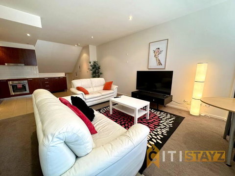 Pretty Penthouse - Close To ANU - Accommodation Search 0