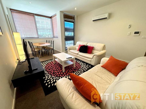 Pretty Penthouse - Close To ANU - Accommodation Search 1