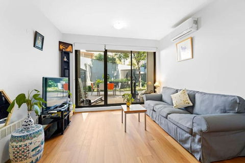 Prime Kensington 2BR Apt With A Massive Backyard - Accommodation Search 0