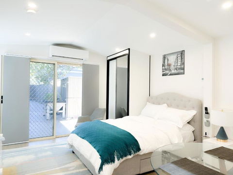 Private, Local Living Studio In Mascot, Airport - Accommodation Search 0