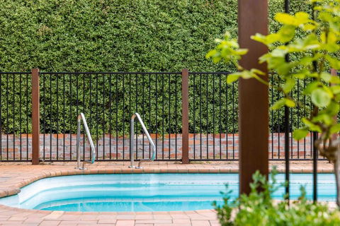 Private Pool Retreat In Watson - Accommodation Search 0