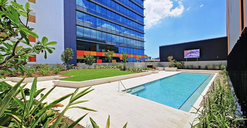 Private Bedroom & Bathroom In Shared Inner Brisbane Apartment - Accommodation Search 1