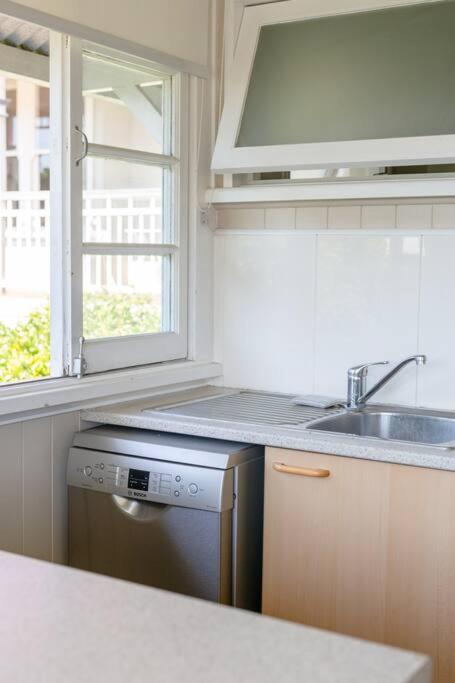 Quaint & Cosy 1 Bedroom Apartment In Queenslander. - Accommodation Search 2
