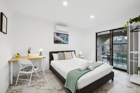 Quaint Double Room - Centrally Located At Glenfield - Shared Bathroom - Accommodation Search 0