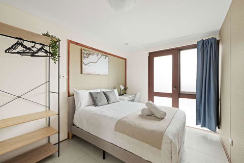 Quaint Double Room - Private Spot At Milperra - Shared Bathroom - Accommodation Search 0