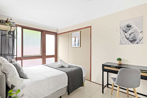 Quaint Double Room - Private Spot At Milperra - Shared Bathroom - Accommodation Search 3