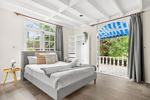 Quaint Queen Room - Convenient Location In Lindfield - Shared Bathroom - Accommodation Search 0