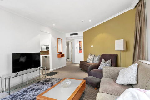 Quay West 2302 Self-Catering - Accommodation Search 3